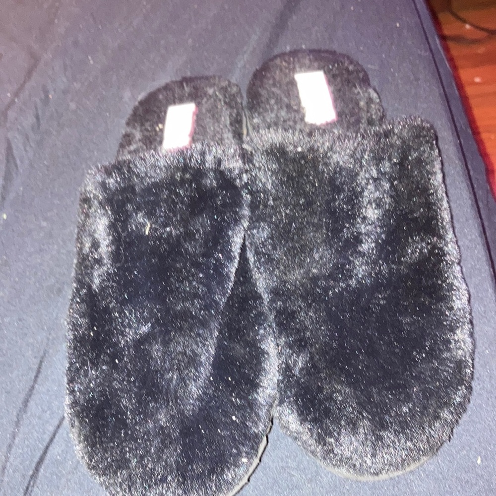 Fuzzy house shoes